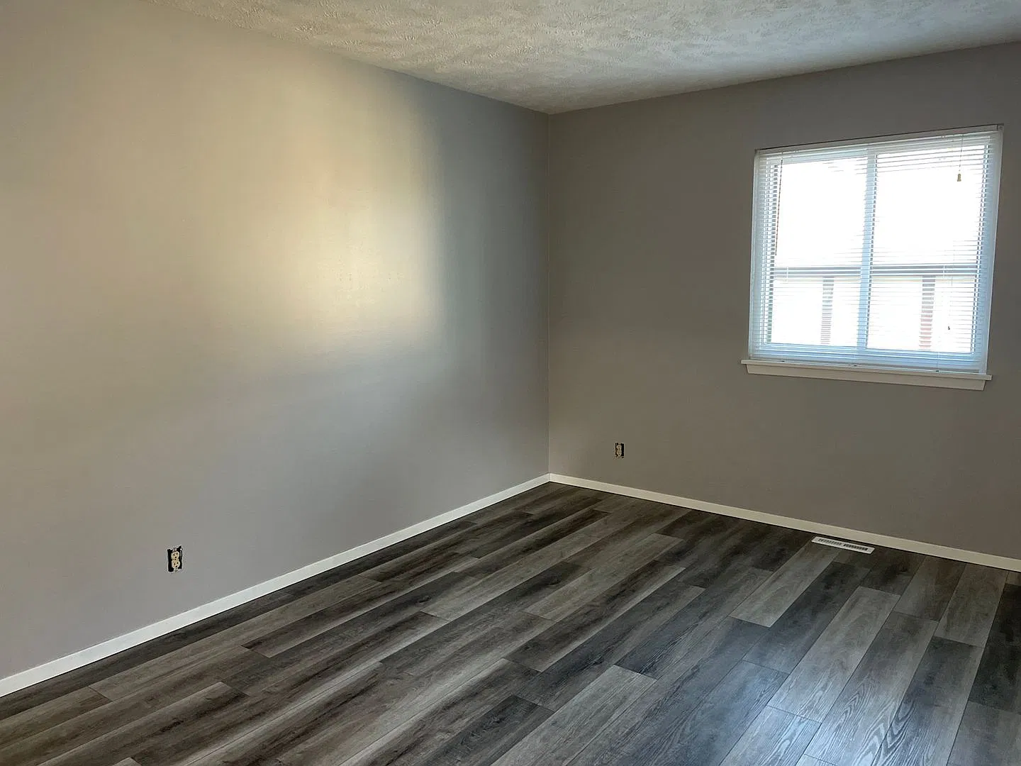 1 Bedroom with garage in Windsor Square — Photo 2