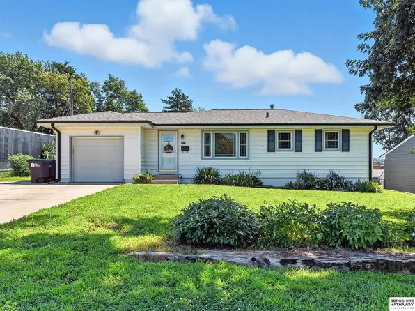 4817 N 93rd St, Omaha, NE 68134