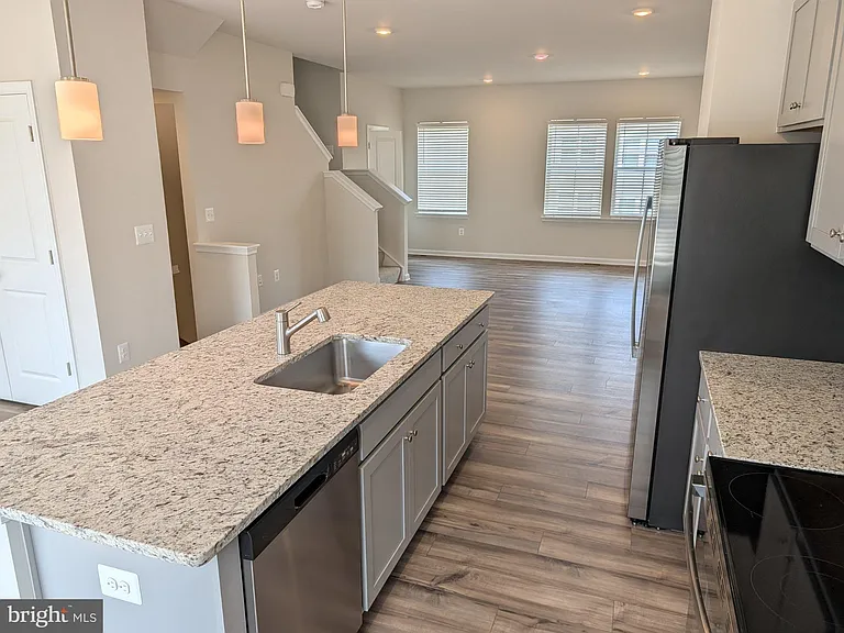 266 Swan Ave — Photo 11