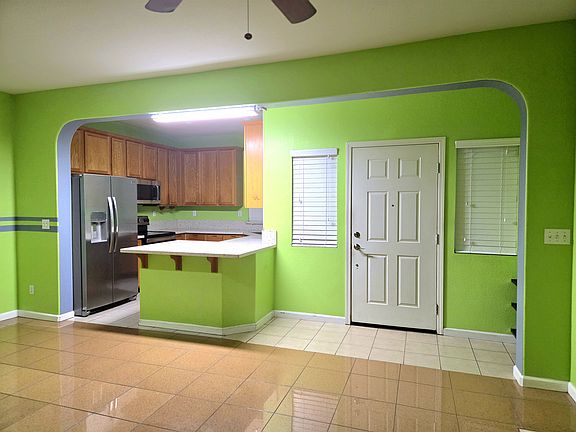 3rd image of 591 Summer Garden Way