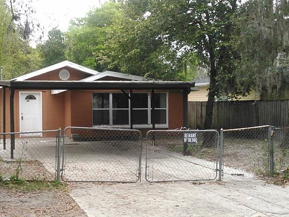2nd image of 2303 W Woodlawn Ave