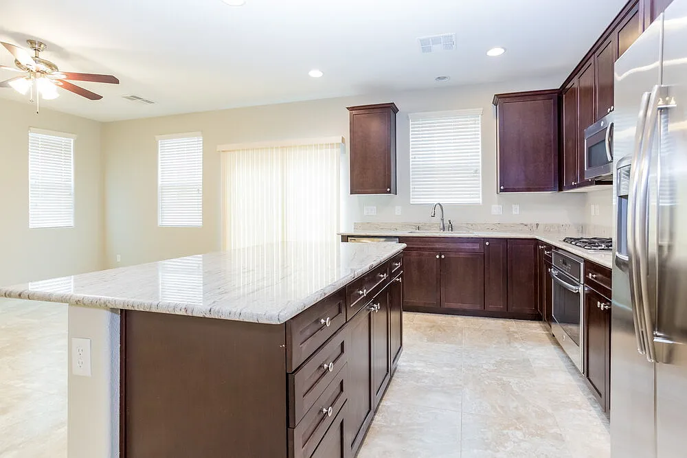 3 bed, 2.5 bath, 1596 sqft, $2,040 — Photo 4