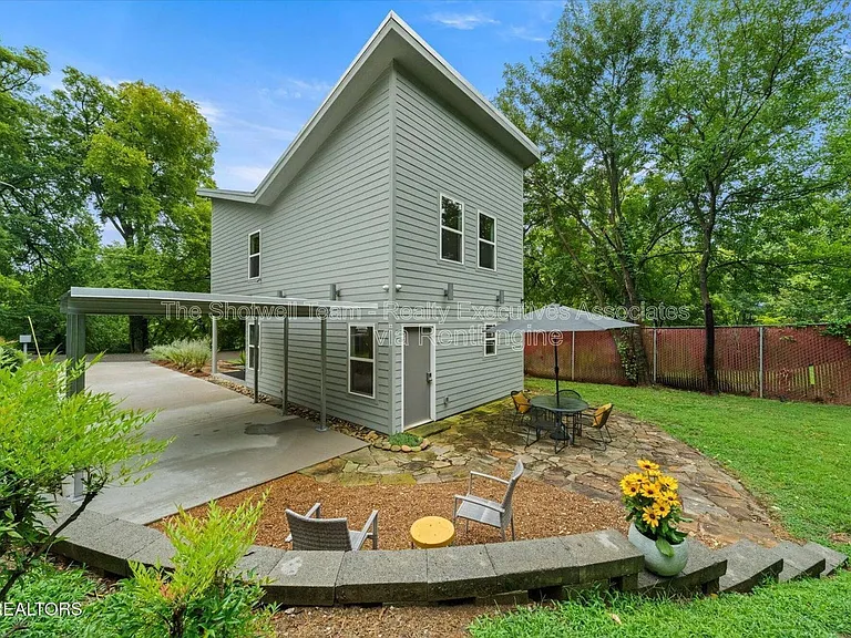 1327 Brown Ave — Photo 10