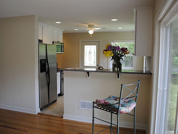 2nd image of 2121 Parkview Ct