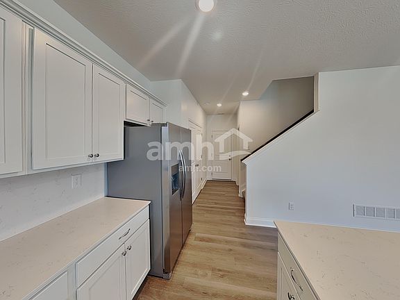 4th image of 998 Heritage Blvd