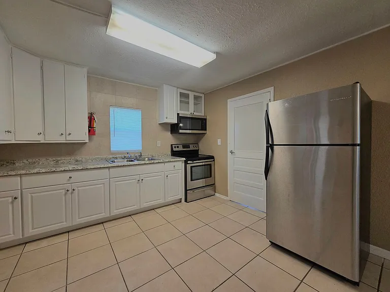 2253 Golfview St — Photo 11