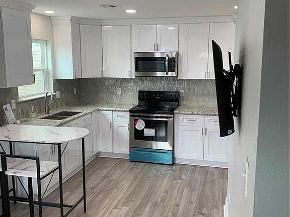 3rd image of 2421 S Roman St