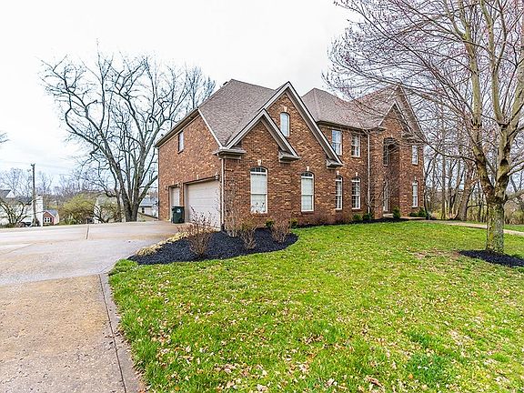 3rd image of 701 Bellerive Blvd