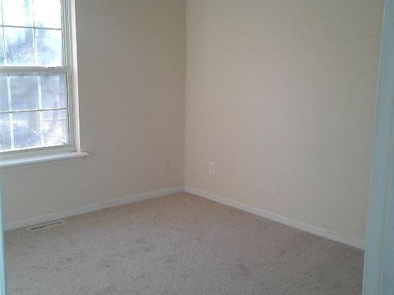 3rd image of 4413 Oakview Dr