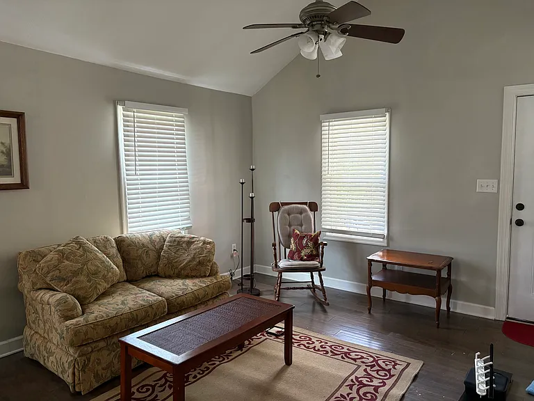 102 East Ave — Photo 3