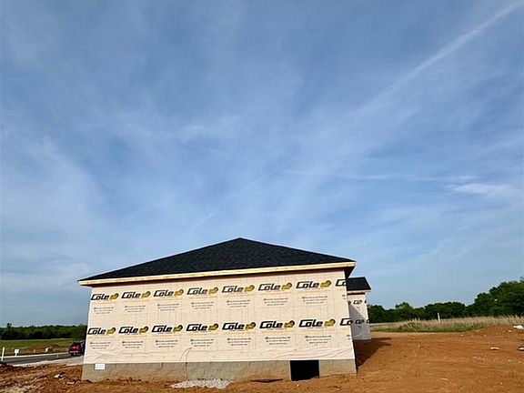 4th image of 544 Tundra Ave