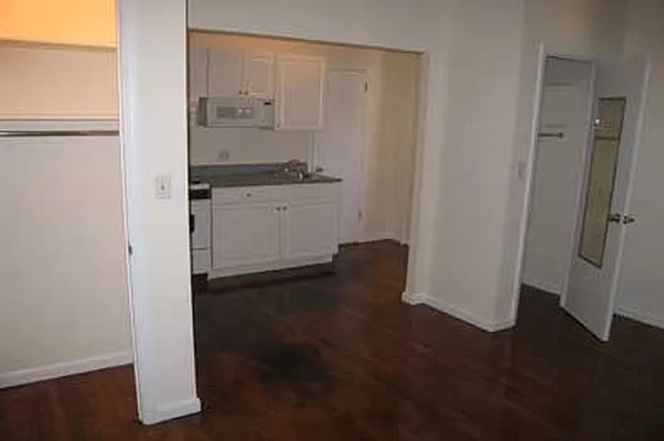 Rented by Buchbinder & Warren | media 16