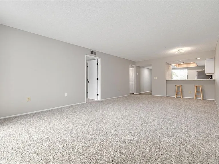 218 Caryl Way — Photo 6