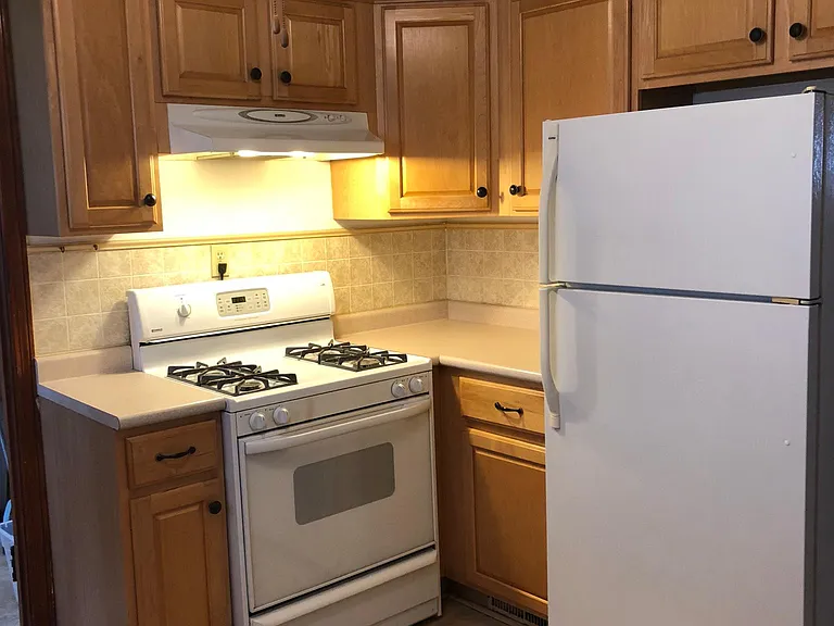 533 Ledochowski St — Photo 3