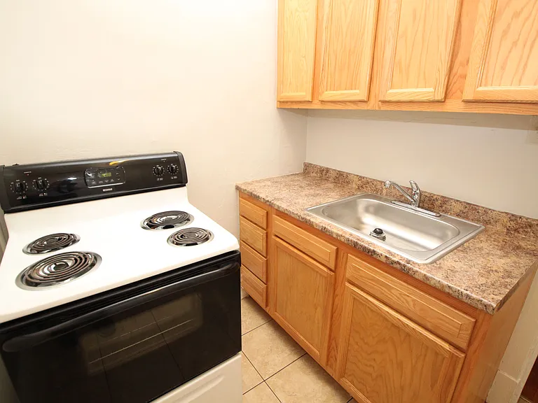 331 Melwood Ave — Photo 4