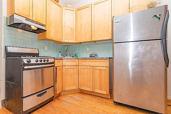 1st image of 292 Menahan St APT 3R