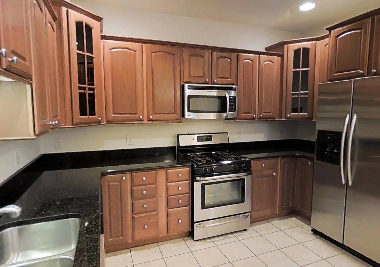 3 bed, 2.5 bath, 1983 sqft, $2,300 — Photo 4