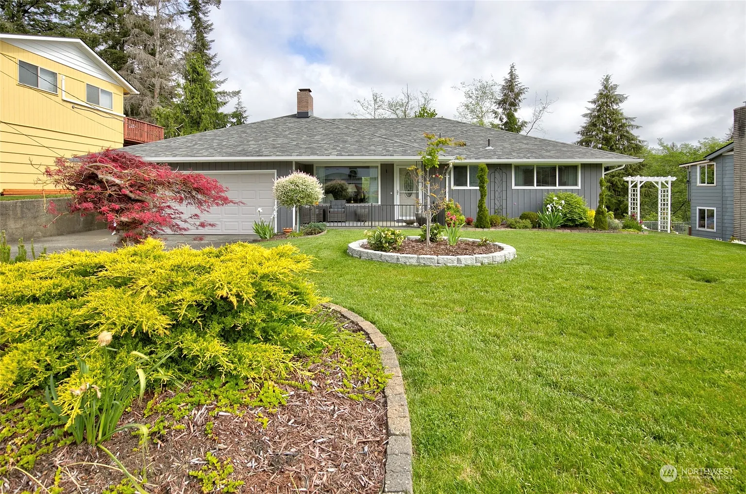 213 Holly Lane photo 1