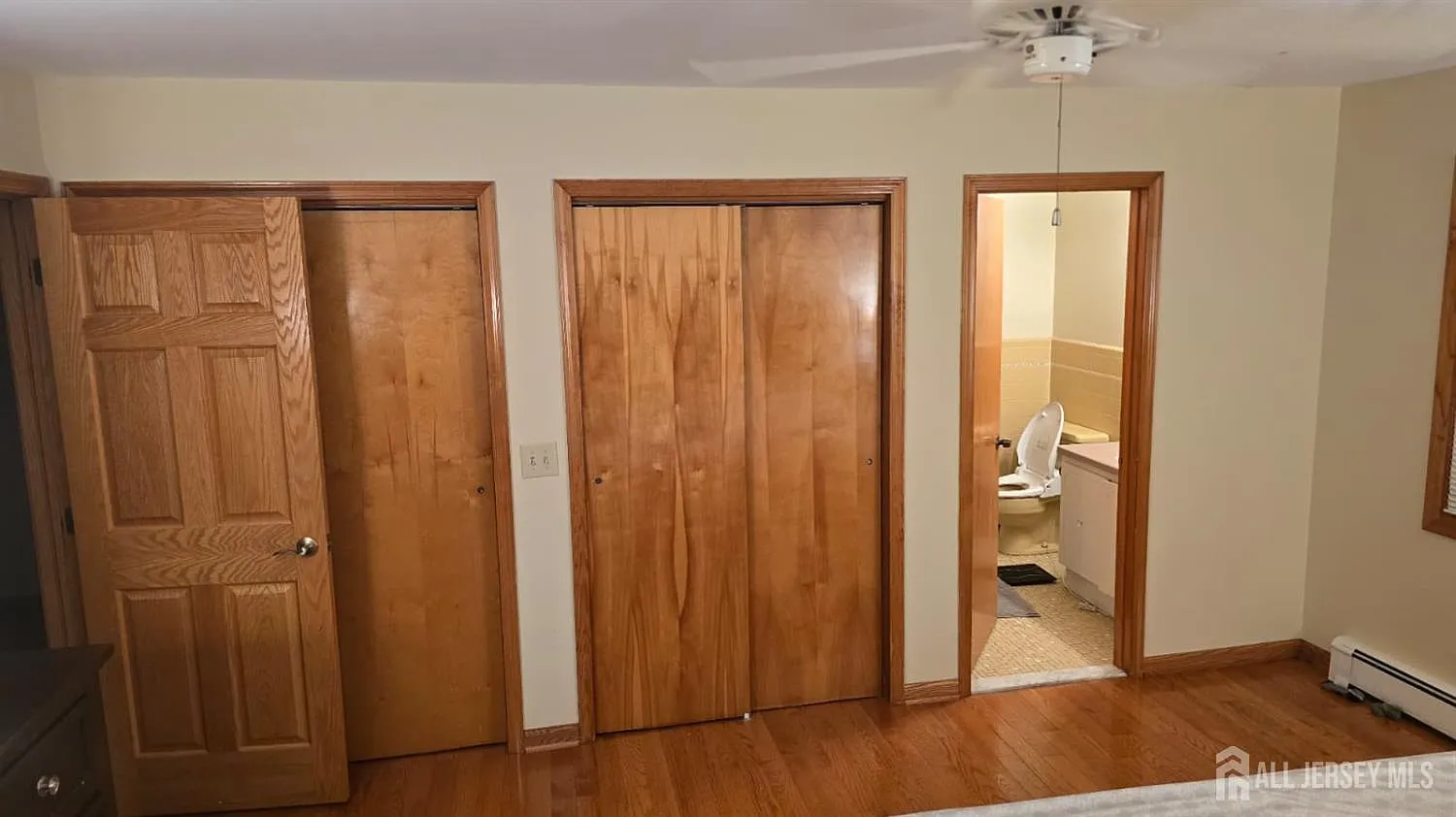 5 bed, 2.5 bath, 2700 sqft, $5,200 — Photo 1