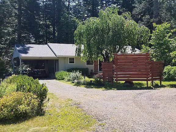 Main driveway entrance 