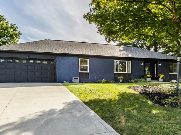 535 Nuthatch Dr, Zionsville, IN 46077