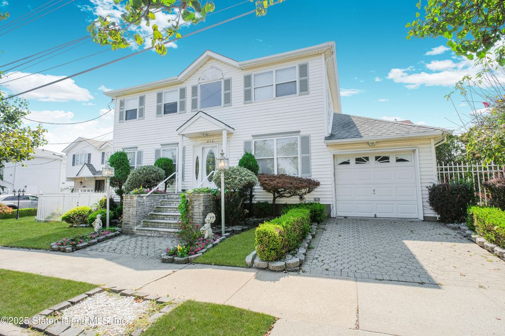 456 Holdridge Ave, Staten Island, NY 10312