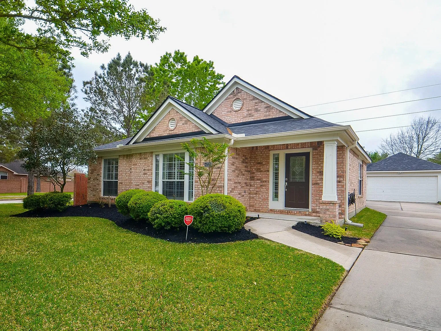 3 bed, 2.0 bath, 2174 sqft, $2,650 — Photo 1