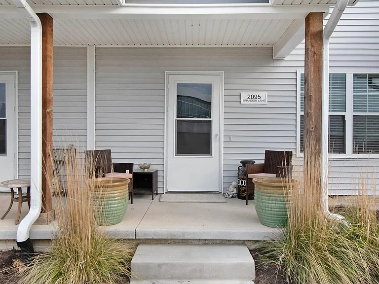 2095 Brandon Ln — Photo 3