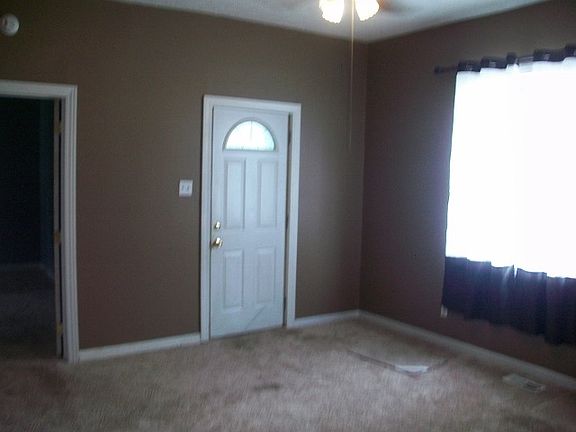 5th image of 510 E Maple St