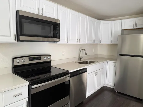 Prestige Townhomes: Stylish 2-Bedroom Living in the Heart of Puyallup