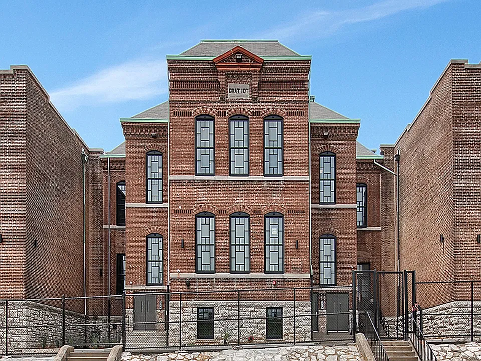Building Photo 5