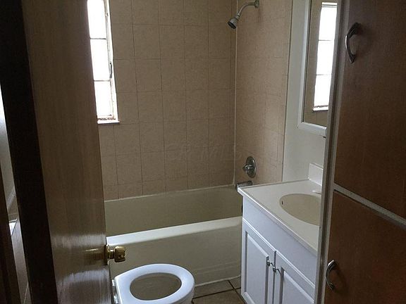 4th image of 843 Binns Blvd