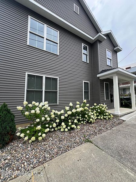 3rd image of 54 Ontario Street