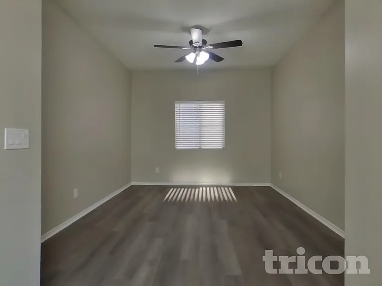 4660 E Laurel Ave — Photo 2