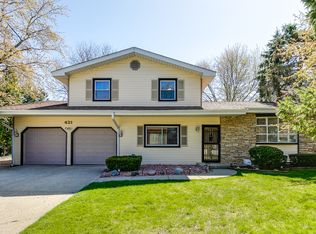 421 Northgate Rd, Lindenhurst, IL 60046