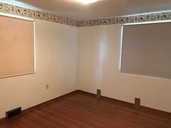 4th image of 101 W Miami St