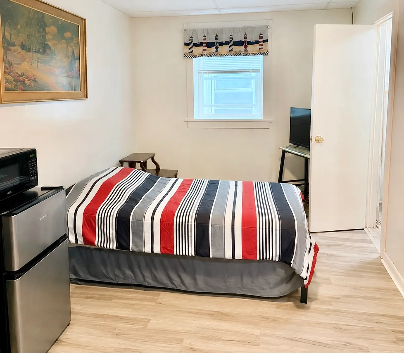 Studio, $1,299 — Photo 2