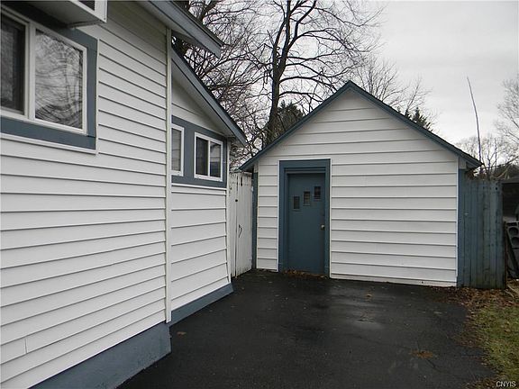4th image of 63 Evergreen St