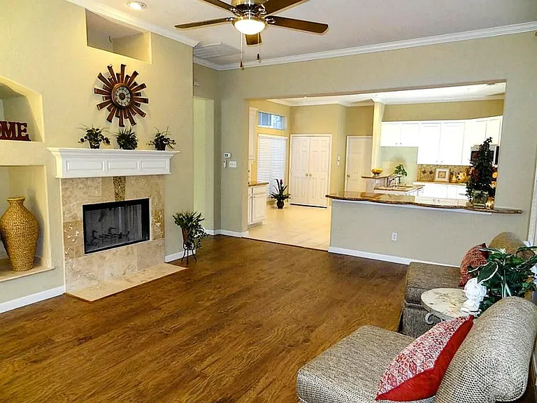 10114 Crescent Bluff Ln — Photo 16