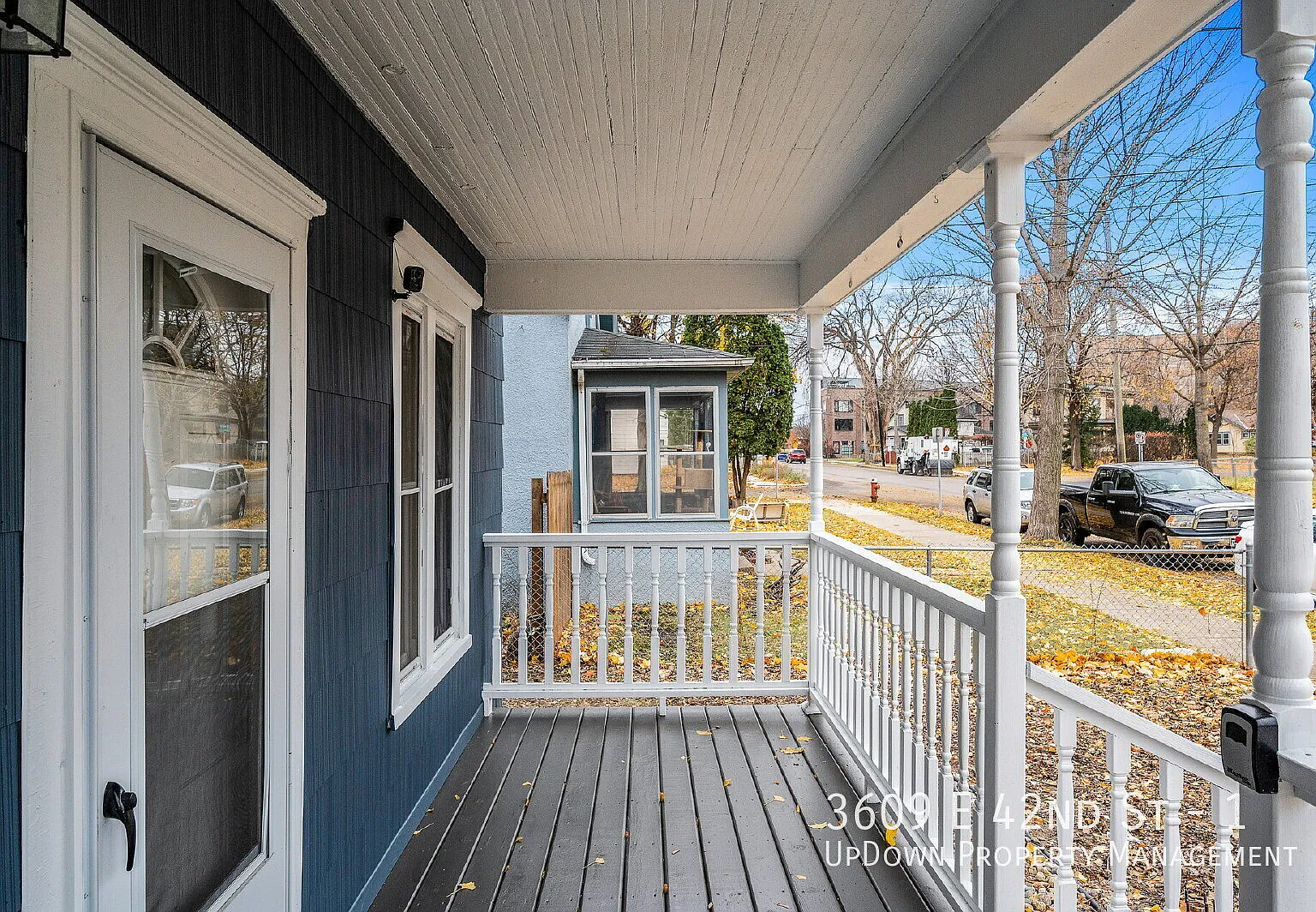 "Charming 2-Bedroom Duplex Retreat in Minneapolis - Cozy 750 sq ft Space Awaits!" — Photo 3