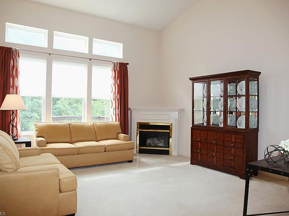 3rd image of 631 Cornell Dr