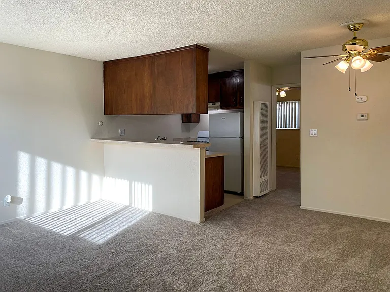 330 W Acacia Street — Photo 18