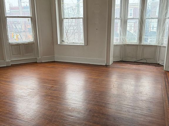 3rd image of 501 W King St #2F