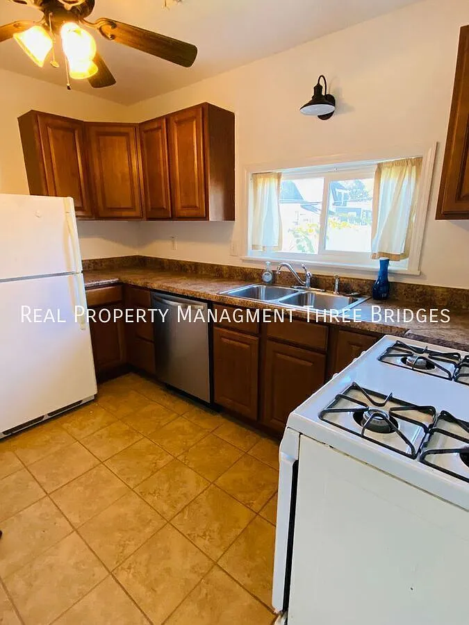 Beautiful 2br/1ba Lindendwood Park Home — Photo 2