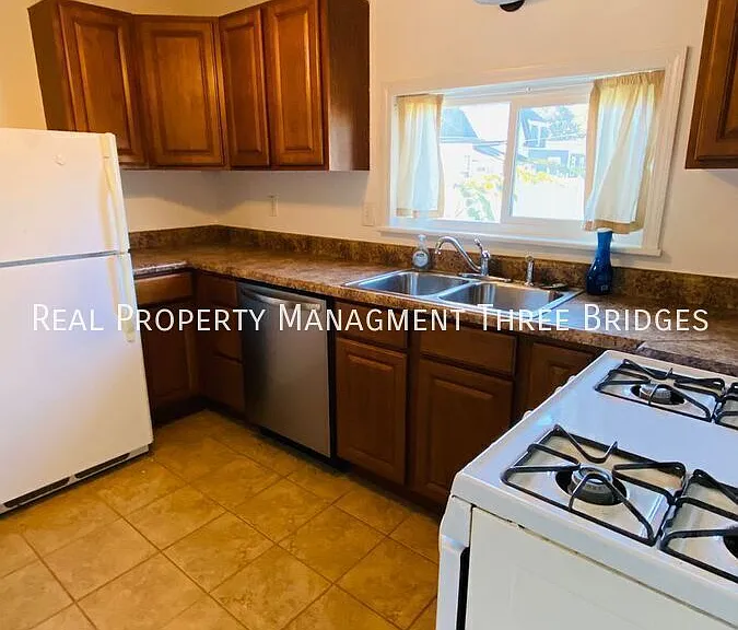7061 Pernod Ave — Photo 2