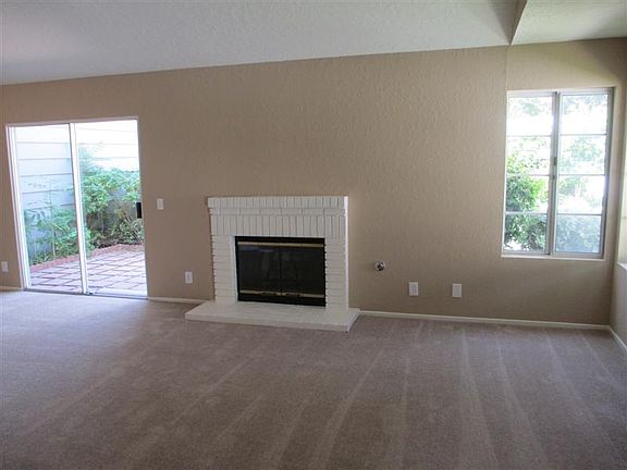4th image of 365 Jeremiah Dr Unit E