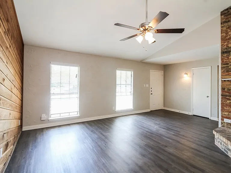 454 Kenya St — Photo 5