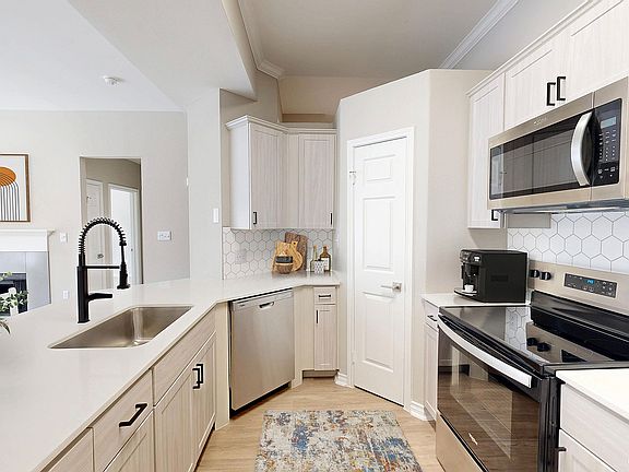 Modern Newly Renovated Kitchen
