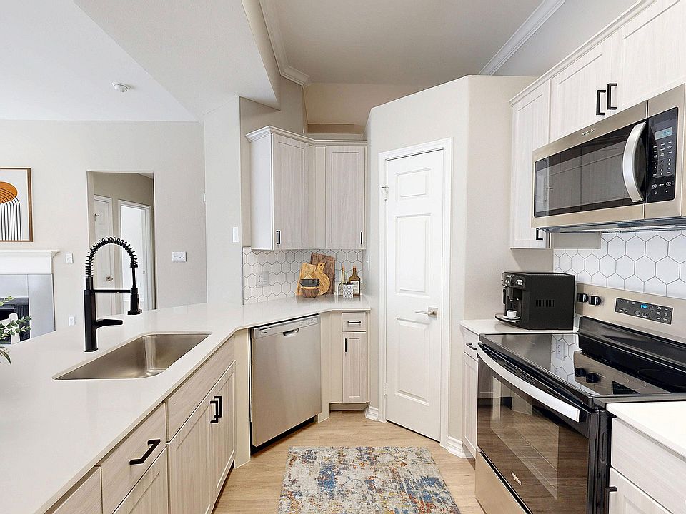 Modern Newly Renovated Kitchen