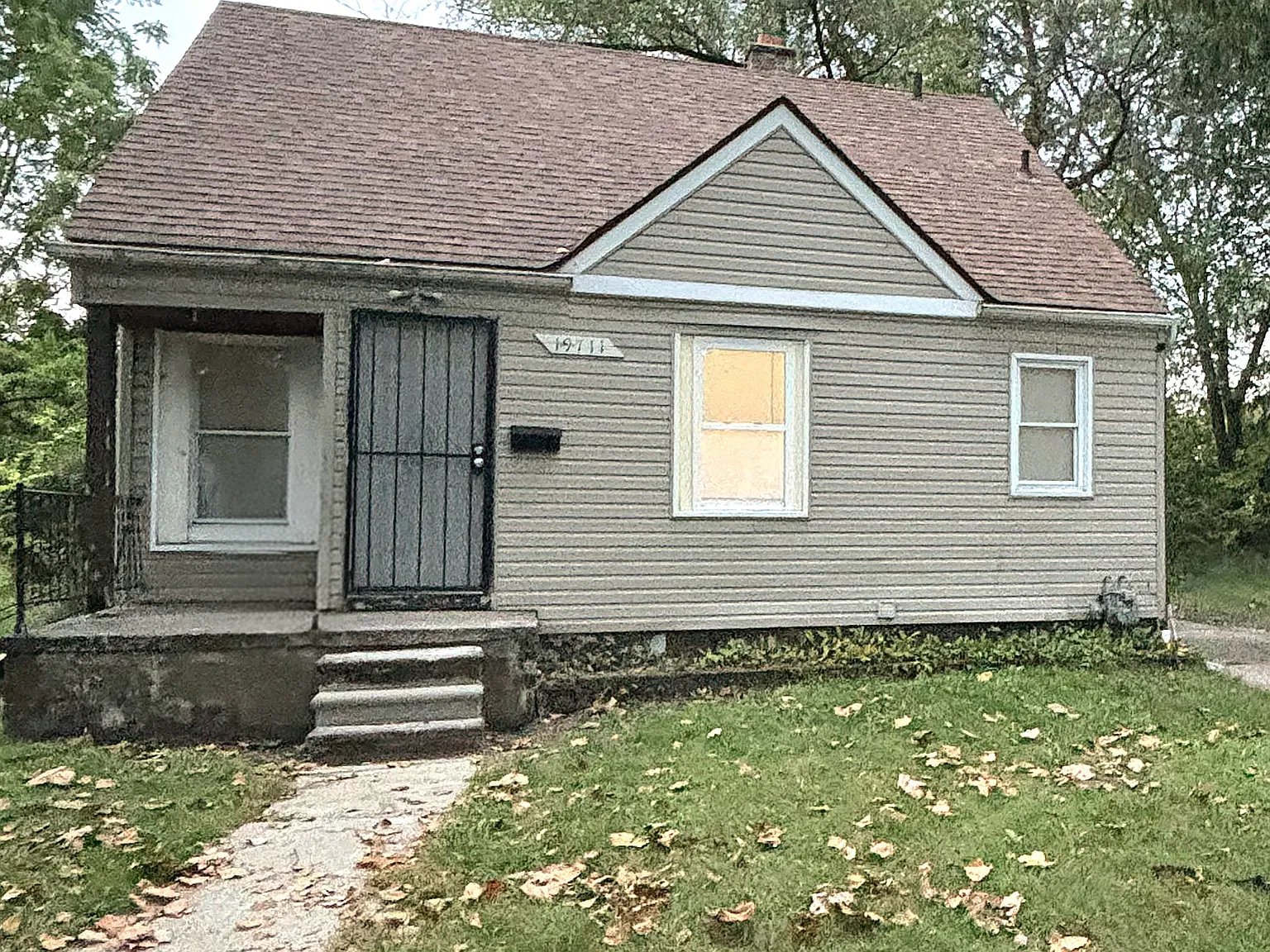 3 bed, 1001 sqft, $1,200 — Photo 1